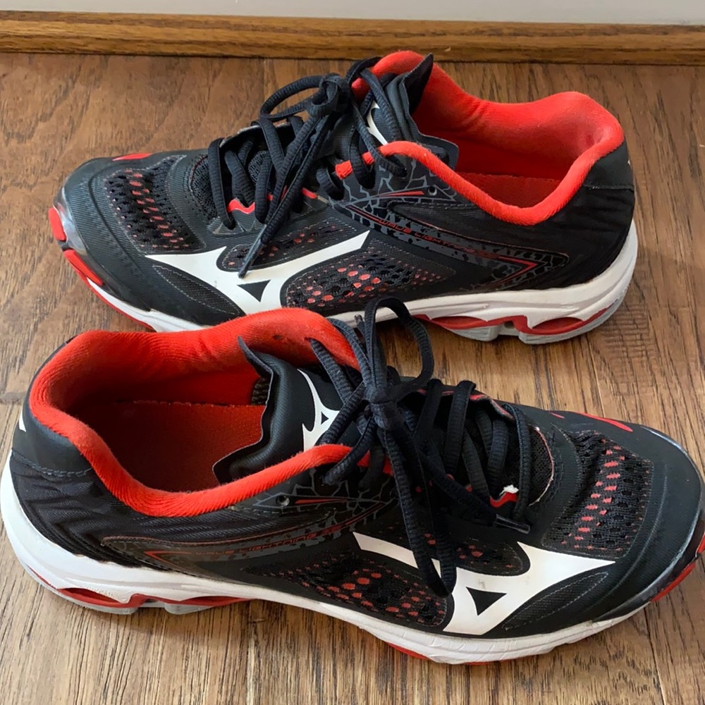 COPY - Mizuno volleyball shoes size 9.5 US